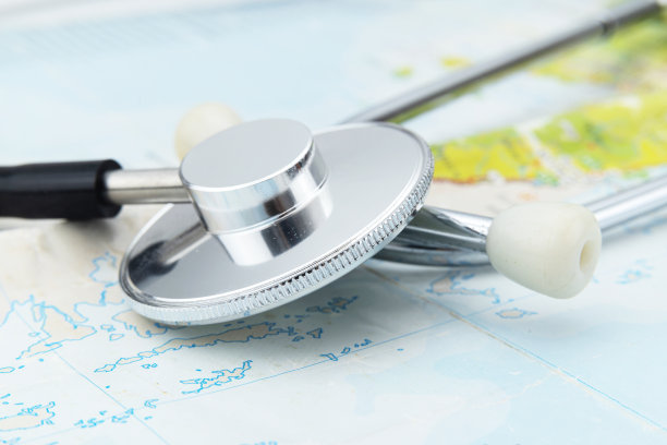 听诊器在地图医学概念旅游旅游保健疾病健康图片下载