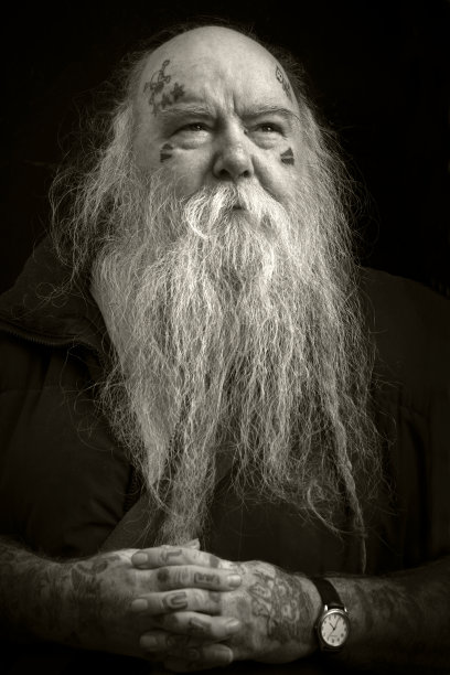 严肃深思的英国人肖像图片下载