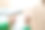 填写COVID-19疫苗接种表格的亚洲女性图片下载