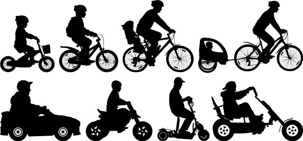 家人和孩子在山上骑自行车旅行图片下载