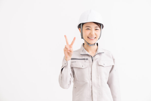 女建筑工人和白色安全帽图片下载