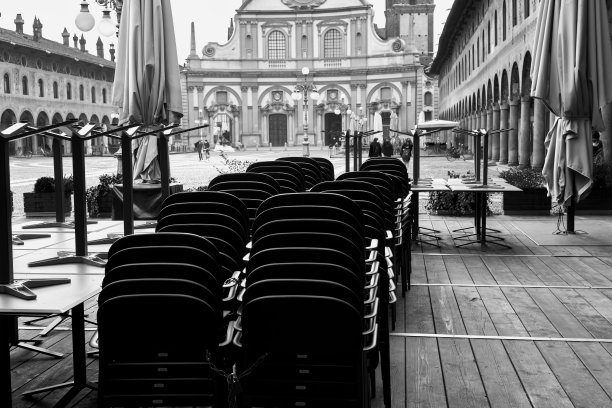 维格瓦诺公爵广场新冠肺炎疫情关闭黑白照片图片下载