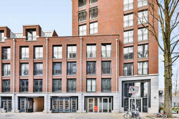 街道上的砖砌住宅图片下载