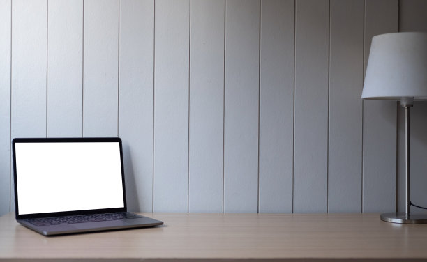 裁剪镜头的最小工作空间与模拟笔记本电脑，装饰和复制空间。图片下载