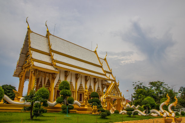 美丽的泰国寺庙Wat Samakhi靠近泰国芭堤雅亚洲图片下载