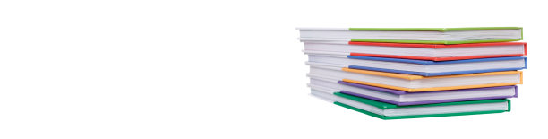 一堆彩色的书，孤立在白色的背景上。图片下载