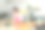 亚洲妇女使水果挞网上销售在家图片下载