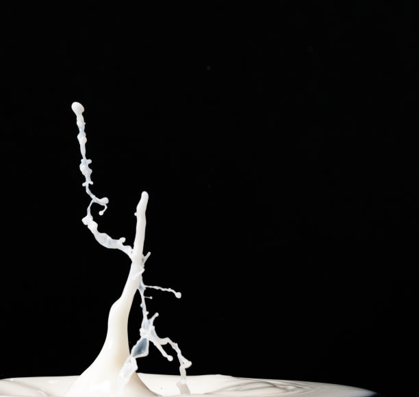 几滴碰撞图片下载