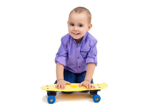 玩滑板的孩子，玩滑板的年轻人图片下载