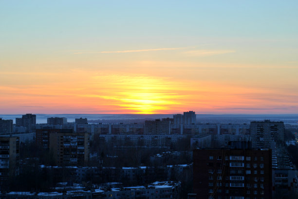 城市住宅区的春季日落全景图片下载