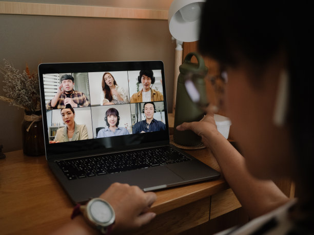 商界女性视频会议。图片下载