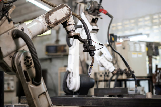 工厂中用于焊接金属的机械臂。工厂自动化系统。没有人。来自人工智能概念的技术和工业图片下载