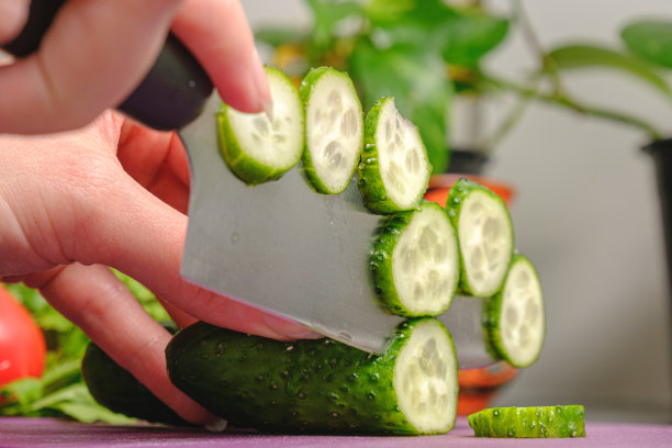 用刀切黄瓜图片下载