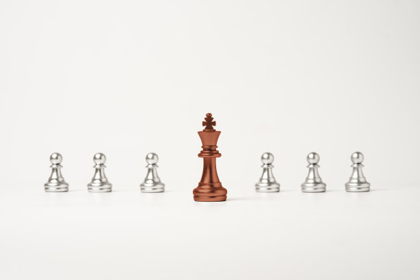 红王棋在卒棋前面，白底，领导理念。图片下载