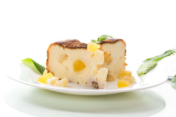 甜烤白软干酪砂锅配坚果和蜜饯水果图片下载