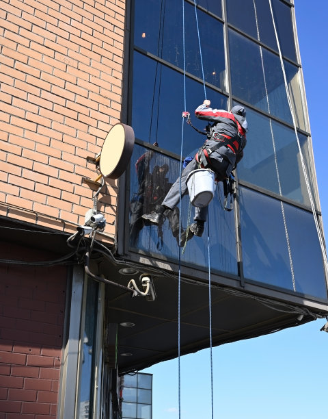 玻璃清洁剂工作图片下载