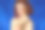 红色卷发女人的特写肖像，年轻愉快，被颜料染污。图片下载