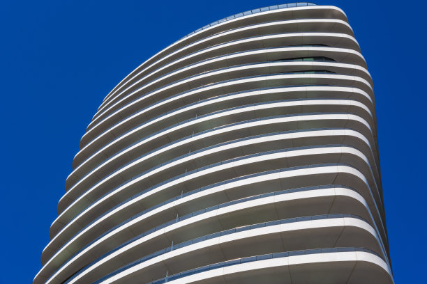 伦敦隆巴德码头的一栋豪华公寓楼图片下载