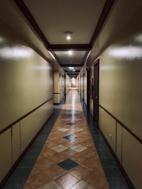 旧旅馆的走廊图片下载