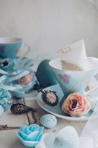 青瓷茶具，饰花、丝带及吊坠图片下载