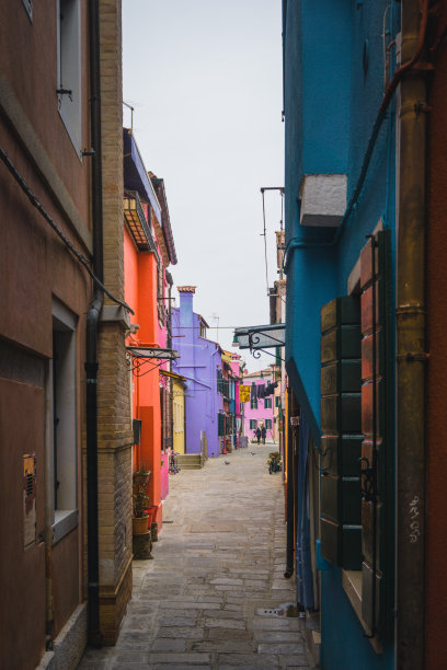 布拉诺岛五颜六色的房子图片下载