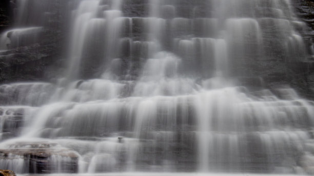 西弗吉尼亚州的大教堂瀑布图片下载