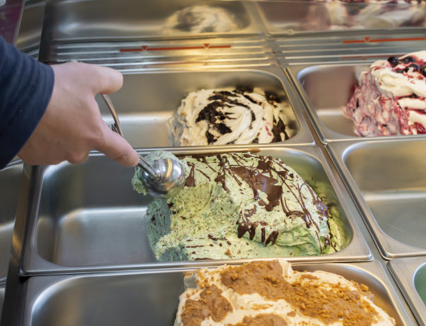 图为马德里一家意大利冰淇淋店图片下载