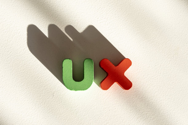 用户体验字由彩色的abc字母块木制字母组成，复制空间为广告文字。图片下载