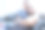 妈妈和爸爸抱着宝宝的超声波照片。妈妈和爸爸正在展示他们胎儿的超声波图像。心形的手。新出生的。图片下载