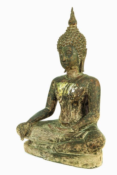 斜侧的古佛金属雕像孤立在白色的背景上图片下载