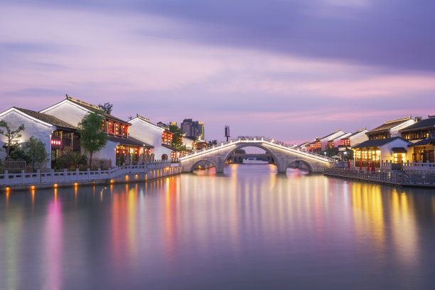 中国苏州周庄古镇的古建筑和旅游景观图片下载