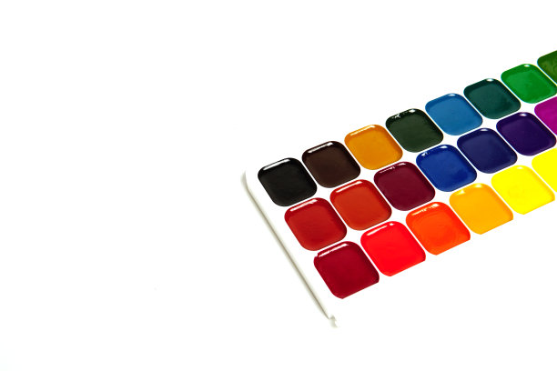水彩颜料和画笔，俯视图。爱好和创造力。白色背景。一套彩色颜料调色板图片下载