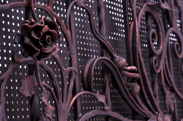 装饰金属玫瑰，加工金属锻造门深色。图片下载