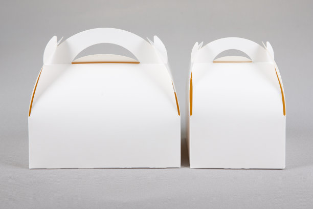封闭纸板两个白色模拟糕点盒运输蛋糕孤立在灰色背景图片下载