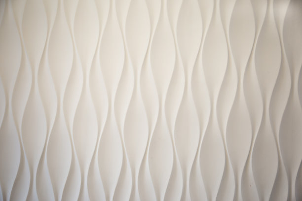 墙板设计。白色面板，逼真的3d浮雕波浪设计。未来液体现代室内石膏灰泥。照片的背景。图片下载
