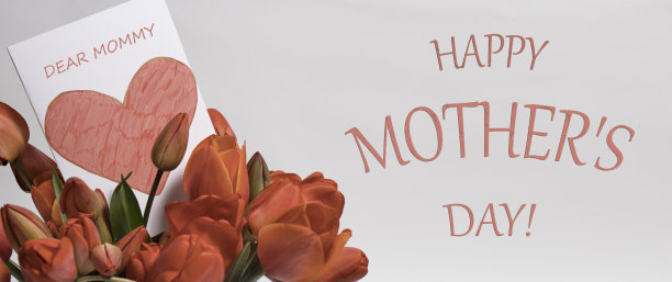 美丽的长横幅贺卡与郁金香与铭文母亲节快乐。图片下载