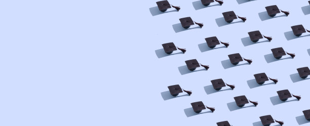 旗帜毕业帽图案上的蓝色背景与硬阴影。教育背景图片下载