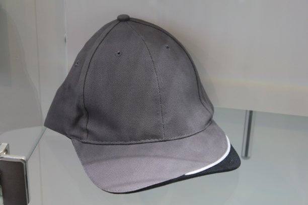灰色棒球帽图片下载