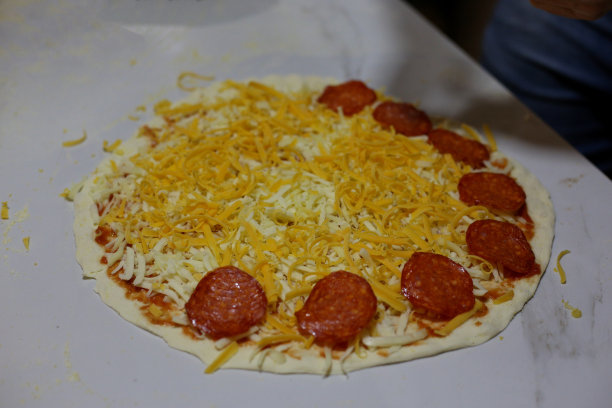 芝士辣香肠披萨库存照片图片下载