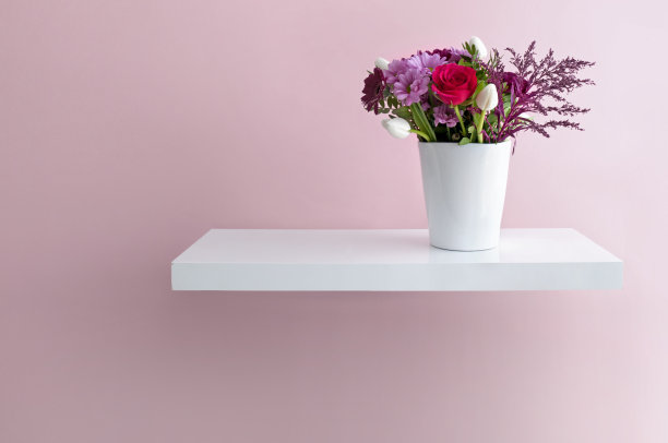 架子上的花束图片下载