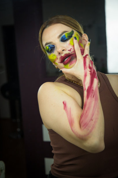 女人的脸与彩色的化妆库存照片图片下载