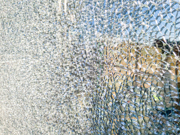 特写镜或玻璃碎成许多小碎片的纹理图片下载