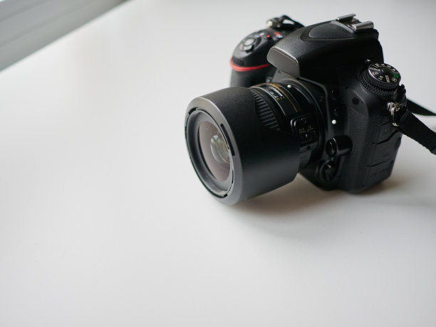 从上方的摄影设备上观看，准备在YouTube上录制。图片下载