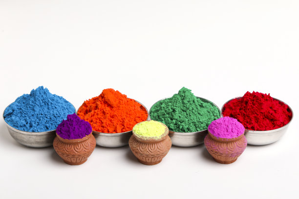 印度胡里节，多色的碗在白色的背景图片下载