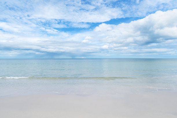 热带海洋和蓝天白云图片下载