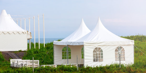 在俄罗斯太平洋海岸一个生态干净的地方露营。堪察加半岛。图片下载