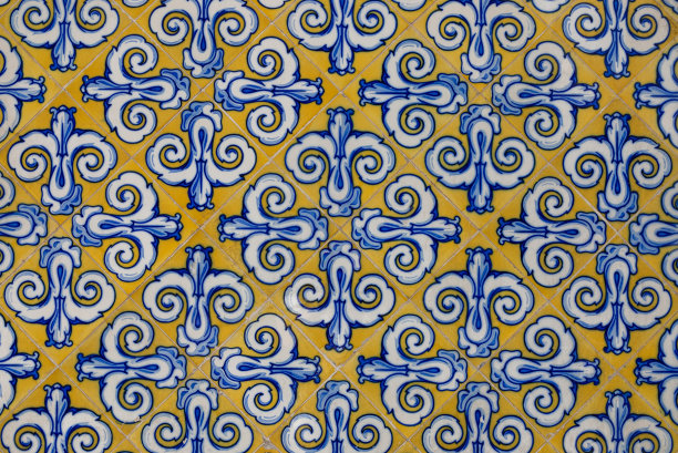美丽的装饰在陶瓷复古瓷砖在蓝色和黄色调。西班牙式瓷砖图片下载