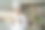 幸福的女人在浴衣和毛巾在头上放松与一杯茶，同时做美容程序在家里图片下载