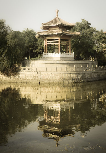 中国传统的木制凉亭或宝塔图片下载