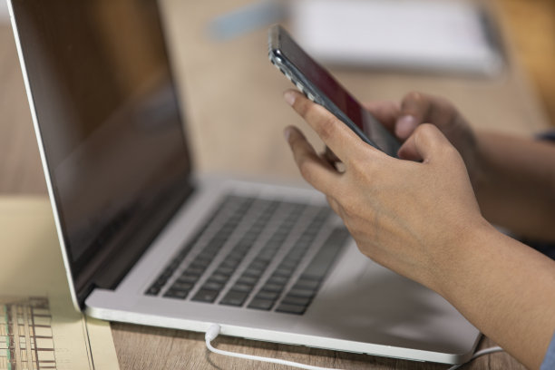 工作时给朋友发短信图片下载